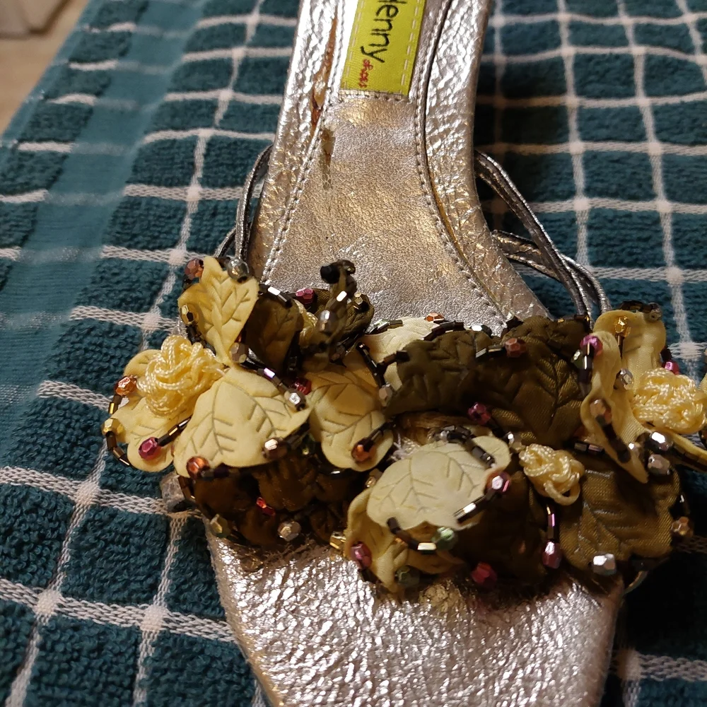 Shoes - Picture 3 of 4